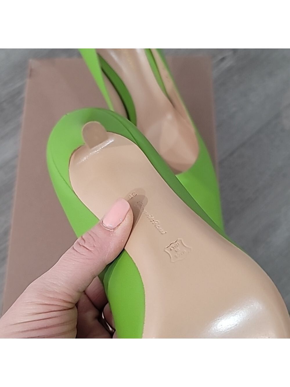 Rare GIANVITO ROSSI 105 Kiwi Leather Pumps - Picture 16 of 16